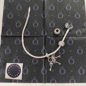 SILVER PANDORA BRACELET WITH STOPPER & KEYS CHARM